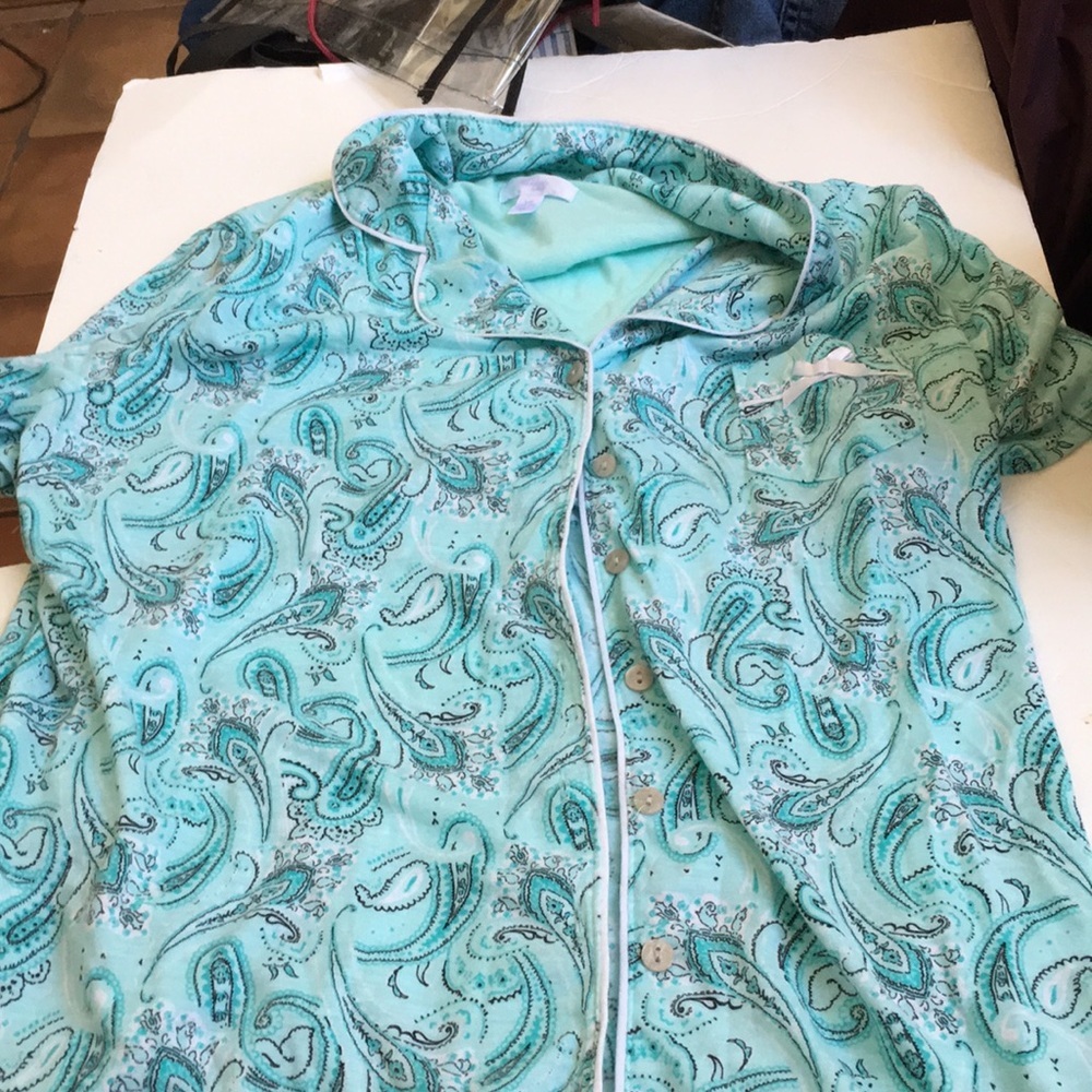 FINAL MARKDOWN Ladies Secret treasures sleep top large